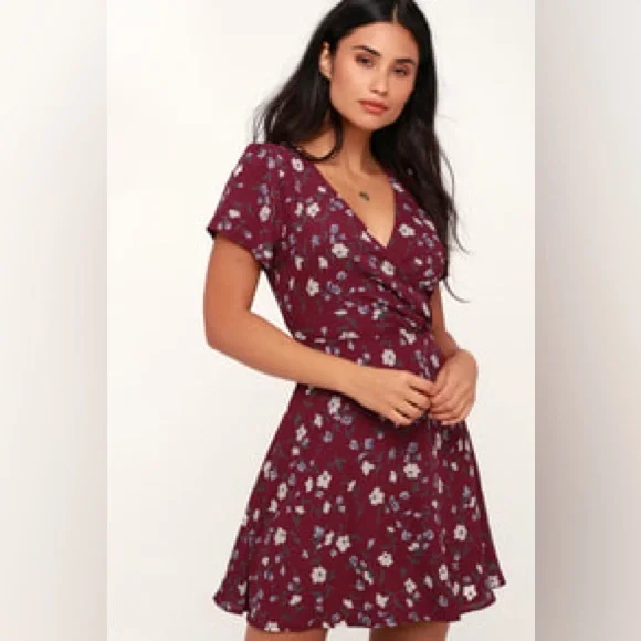 Lulu’s Dolly Burgundy Floral Print Dress, Size S - Picture 1 of 3